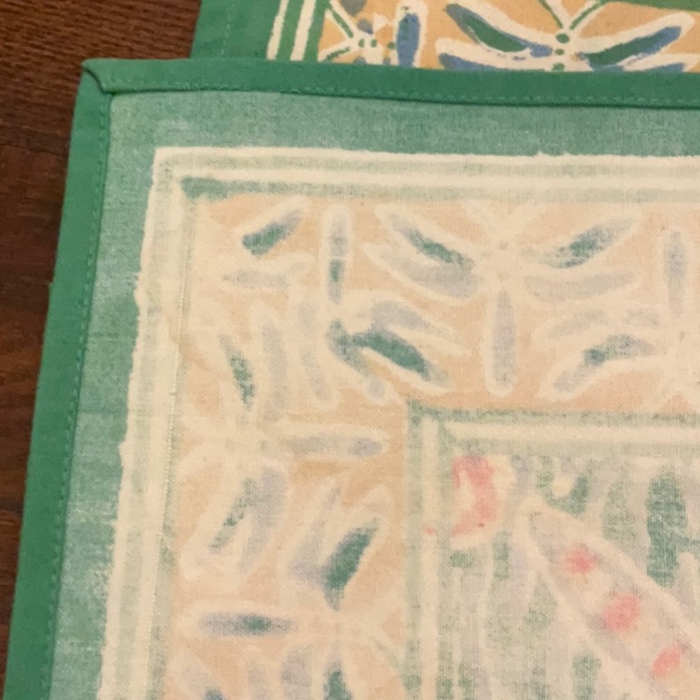 Wonderful hand screened placemats!  Set of 6. Beautiful design and colors!  Nice - Picture 5 of 7